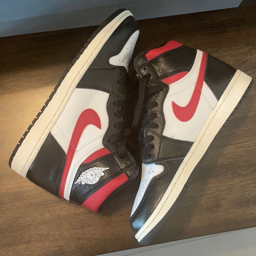 Worn Nike Air Jordan 1 Retro High OG Gym Red